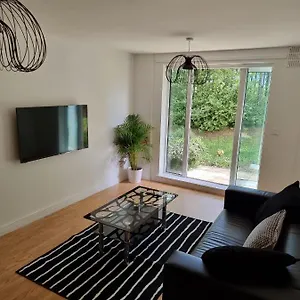City Stays - Modern 2 Bedroom With Free Parking And Gym Access Apartment